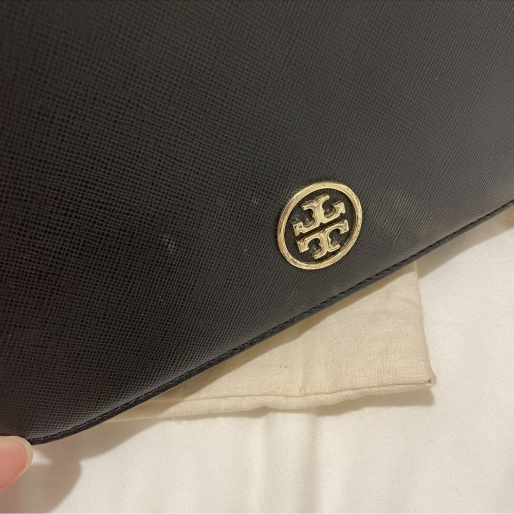 Tory Burch EUC saffiano crossbody deep navy / black - Picture 4 of 8
